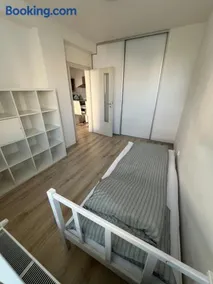 Modern Comfort Apartment - WiFi & Free Parking - Image 4