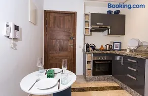 Stylish Studio(WiFi, Netflix, Pool, AC, Nespresso) - Image 4