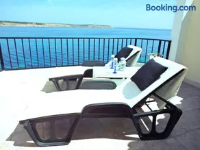 Seafront Apart Sun Terrace, Loungers & Panoramic Ocean views - Image 2