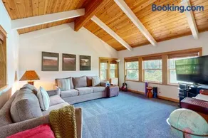 Lakefront home with loft two decks with amazing views kayaks & dock access - Image 2