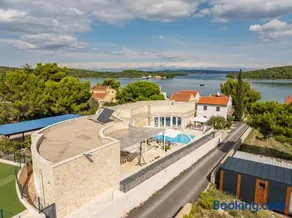 Unique luxury Villa Feriatum Lissa - Image 1