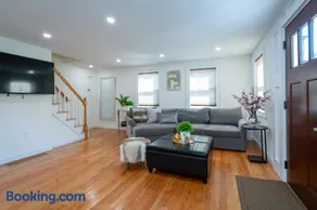 Elegant 4BR Home Yard 4 Parking in Dedham - Image 3