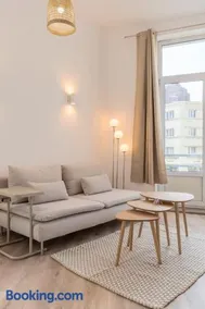 Spacious and bright studio in the center. - Image 1