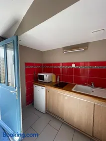 Independent 2 bedrooms with garden - Image 1