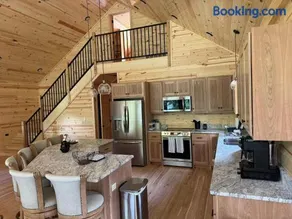 New 5BR Lakehouse on Round Lake Private Waterfront Estate Dock Fire Pit Panoramic Lake Views - Image 2