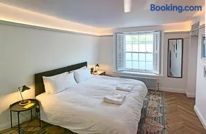 Ilfracombe Townhouse: restored historic home - Image 1