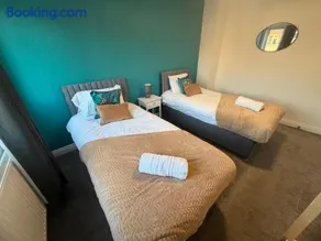 Elite Lux Stays - Spacious Luxury Home - Image 2