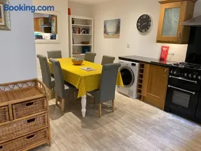 Linton Luxury Holiday Home - Image 2