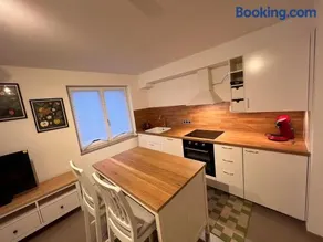 Großes Apartment 74m2 mit Balkon & Parkplatz - Steakhouse Esmeralda - Image 1