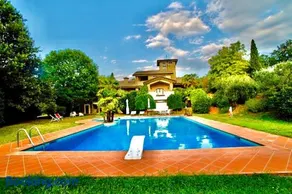 Villa del Nibbio Private Estate with pool in Umbria - Image 2