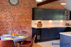 Hayes Suite - Image 4