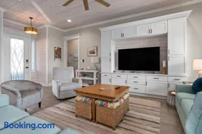 Beach Access Hot Tub Game Room Sleeps Family 16 - Image 2