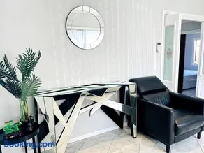 Ocean-View Retreat for Family Getaways Wollongong - Image 5