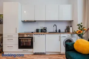 Apartment mit Fitness- und Spielbereich - Image 4