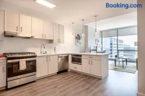 Private Luxury Apt with Gym - Image 2