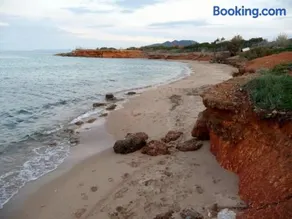 Sunshine's house near the beach, 10 min from the airport - Image 1