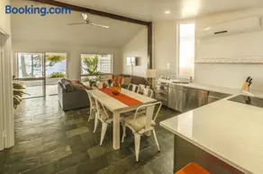 Drift Beach House Getaway - Image 2