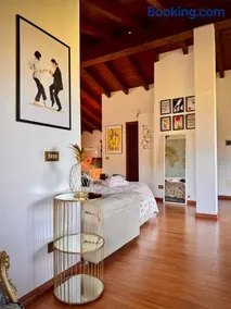 J&J House - Image 2