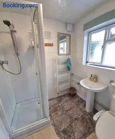 Canterbury within the city wall - Sleeps 7 - Pet-Friendly with Garden - Image 4