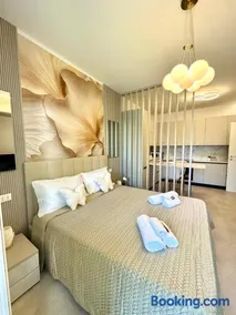 Golden Charme Suite - Image 3