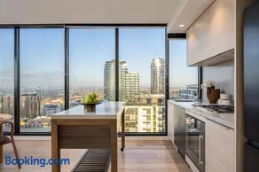 Panoramic City View Stunning 3BR Pool & Gym & Parking - Image 2