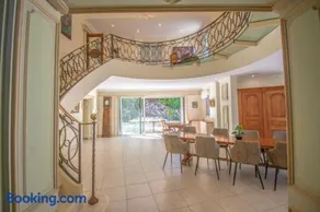 Spacieuse villa avec grande piscine au calme pays de Fayence - Image 3