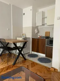 Comfy Studio - 1 minute walk to Delta Planet - Image 1