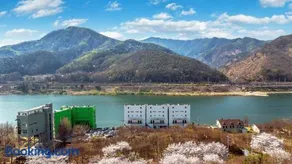 Gapyeong River Wave Pool Villa - Image 4