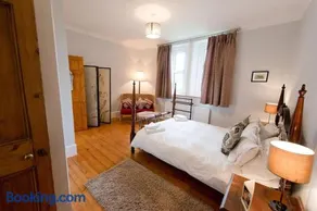 The Old Vicarage with hot-tub & sauna - Image 4