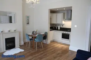 Mostyn Villa Free Private Parking - Image 4