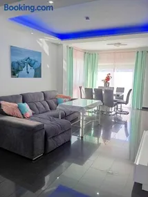 Chalet con jardin privado y piscina para disfrutar con la familia y amigos - Image 1