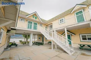 Suite 19 Green Gables Resort, Lake View Retreat - Image 3