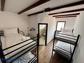 Hostel Omul Verde - Image 1
