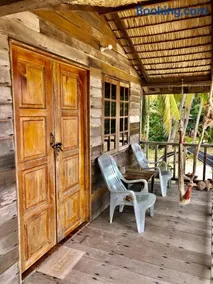 Beachfront Hut Upstairs Astra - Beach Shack Chalet - Image 2