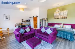 Modern Barn Conversion - Image 3