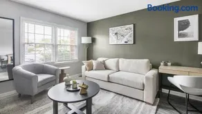 Landing Modern Apartment with Amazing Amenities (ID1222X839) - Image 1