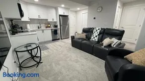 Cozy & Quiet Calgary 2BR Suite - Image 3