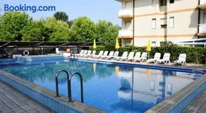 DB Residence con Piscina - Carraro Immobiliare - Family Apartments - Image 1