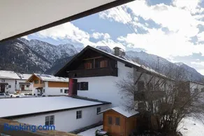 Holiday rental I Eschenlohe, Spacious Group Apartment, Mountain View - Image 1