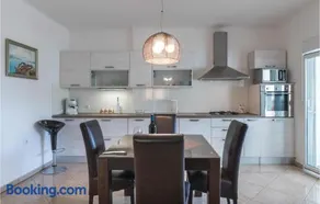 3 Bedroom Nice Apartment In Marcana - Image 5