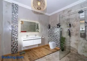 Beachside Gordons Bay stay near Bikini Beach - Image 4