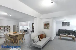 2 bedroom aprtmnt next to Hilton and all hospitals - Image 1