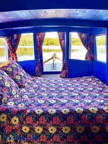Cabane Flottante Romantique Guerlédan Floating Lake Retreat - Image 3