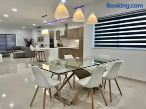 Carousel Apartments - Image 3