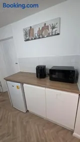 Fresh, Fully Equipped 4 Bedroom Home - Image 5