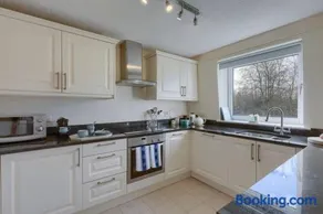 45 Guthrie Court, Fantastic top floor apartment next to Gleneagles - Image 3