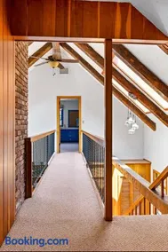 Spacious Mountain Retreat set on 7 acres & Pond - Image 3