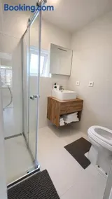 Entire Villa, free parking - Image 3