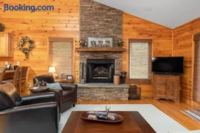 Cozy Wintergreen Retreat Fireplace & Spacious Deck - Image 3