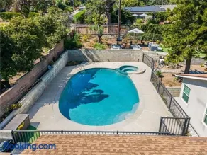 Salt Water Pool Over Look Rocky Mountain View - Image 1